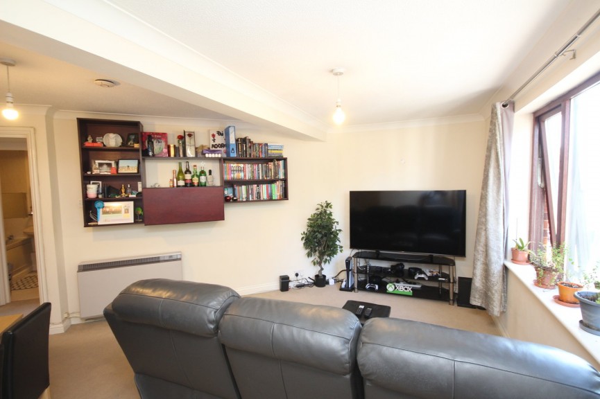 2 bedroom Flat for Sale Norton Way North, Letchworth Garden City, Hertfordshire