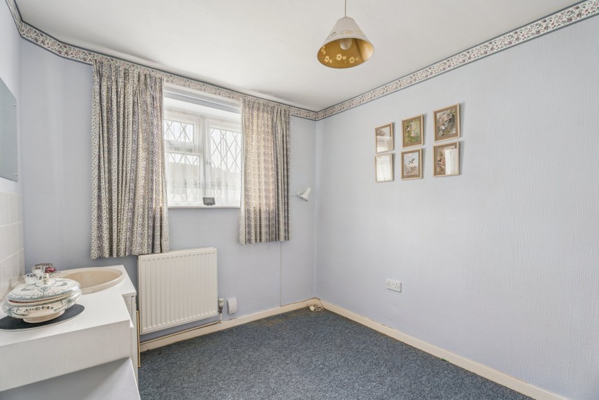 3 bedroom Bungalow for Sale Lavender Way, Hitchin, Hertfordshire