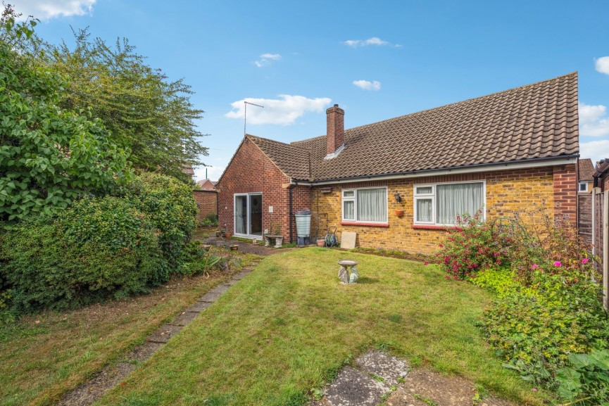 3 bedroom Bungalow for Sale Lavender Way, Hitchin, Hertfordshire