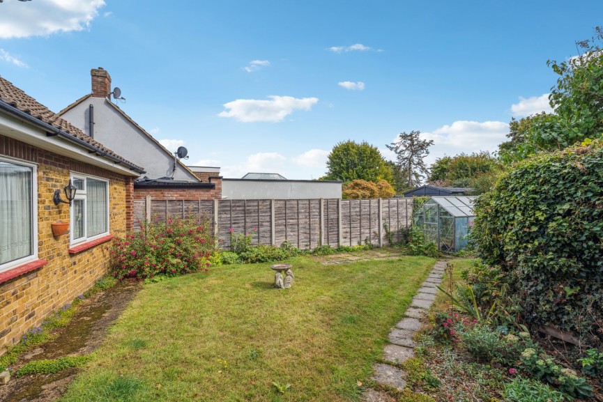 3 bedroom Bungalow for Sale Lavender Way, Hitchin, Hertfordshire