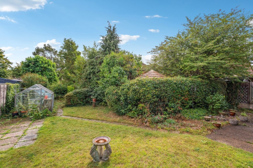 3 bedroom Bungalow for Sale Lavender Way, Hitchin, Hertfordshire
