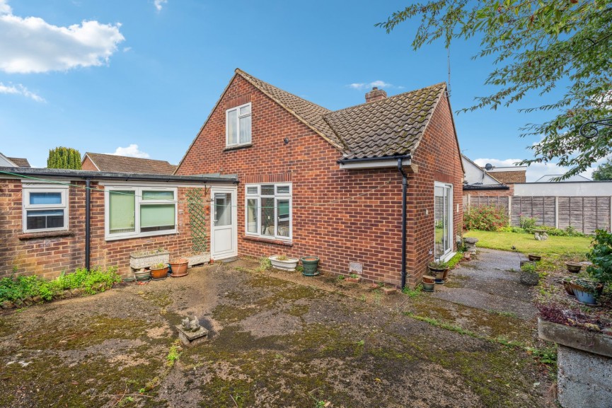 3 bedroom Bungalow for Sale Lavender Way, Hitchin, Hertfordshire