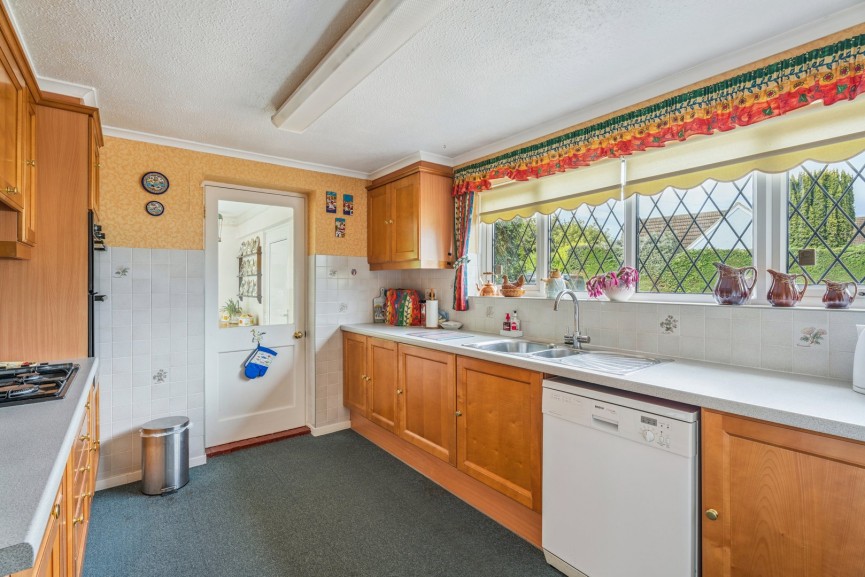 3 bedroom Bungalow for Sale Lavender Way, Hitchin, Hertfordshire