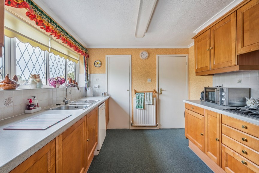 3 bedroom Bungalow for Sale Lavender Way, Hitchin, Hertfordshire