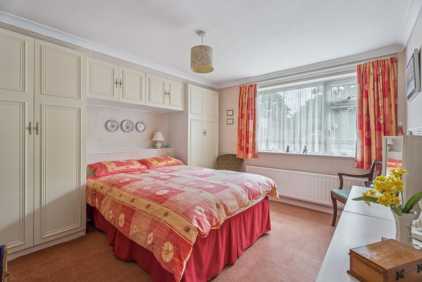3 bedroom Bungalow for Sale Lavender Way, Hitchin, Hertfordshire
