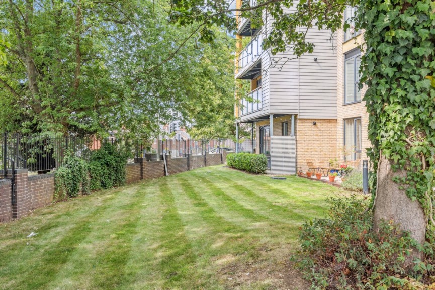 2 bedroom Flat for Sale Allwoods Place, Hitchin, Hertfordshire