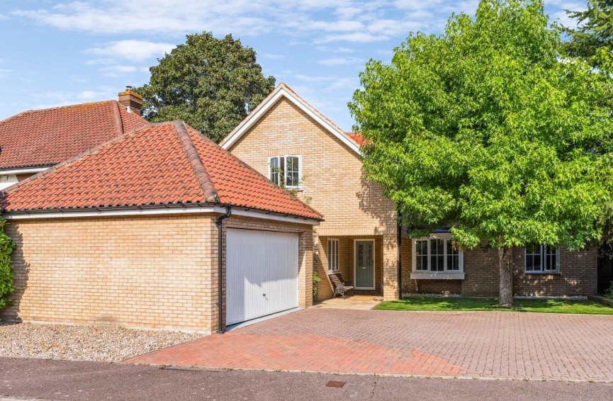 4 bedroom House for Sale Palace Gardens, Royston, Hertfordshire