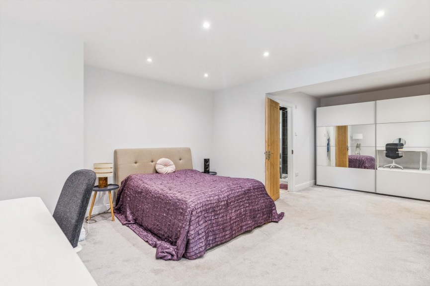 4 bedroom House for Sale Palace Gardens, Royston, Hertfordshire