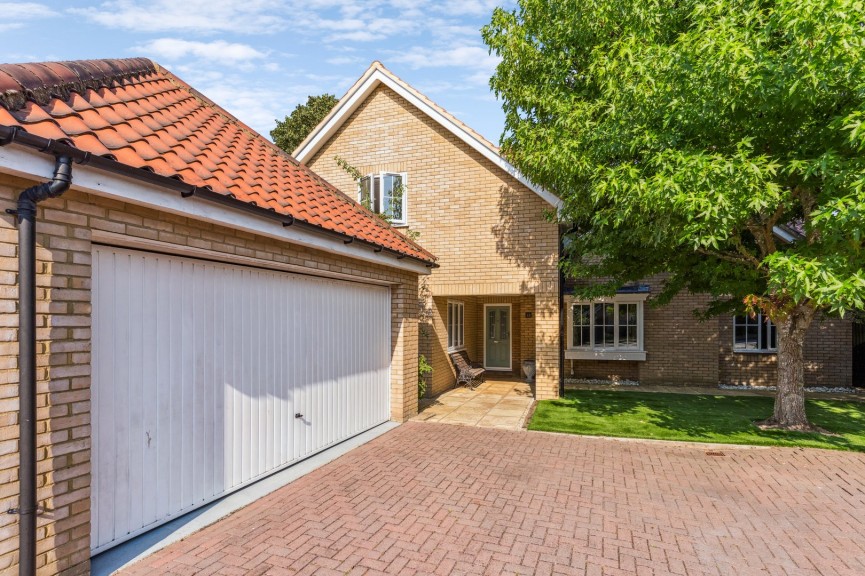 4 bedroom House for Sale Palace Gardens, Royston, Hertfordshire