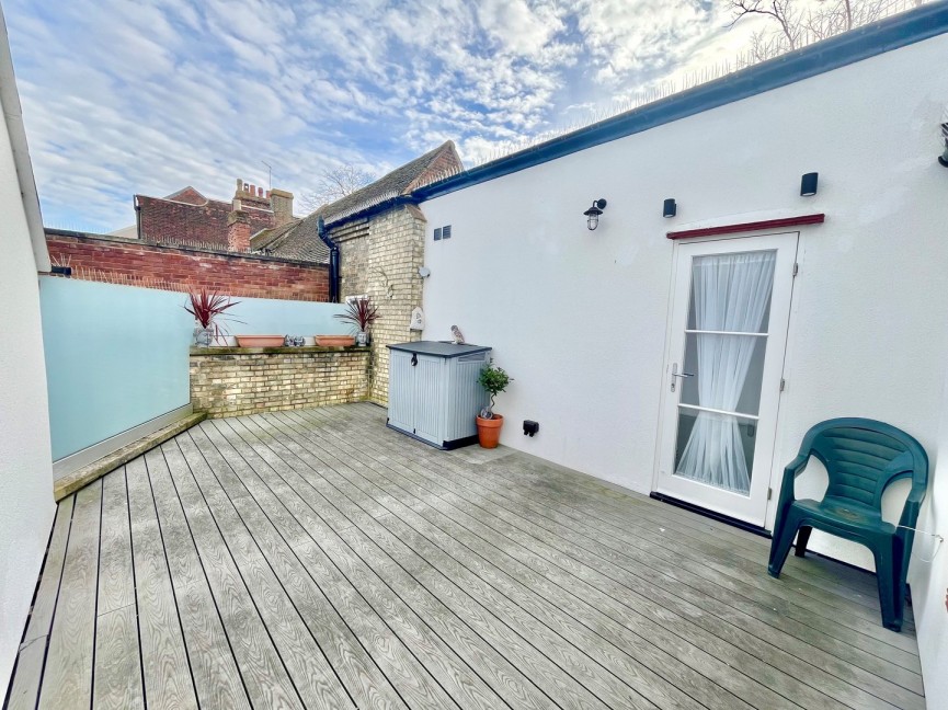 1 bedroom Flat for Sale High Street, Baldock, Hertfordshire