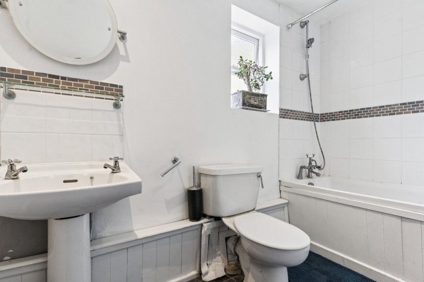 3 bedroom House for Sale Balmoral Road, Hitchin, Hertfordshire