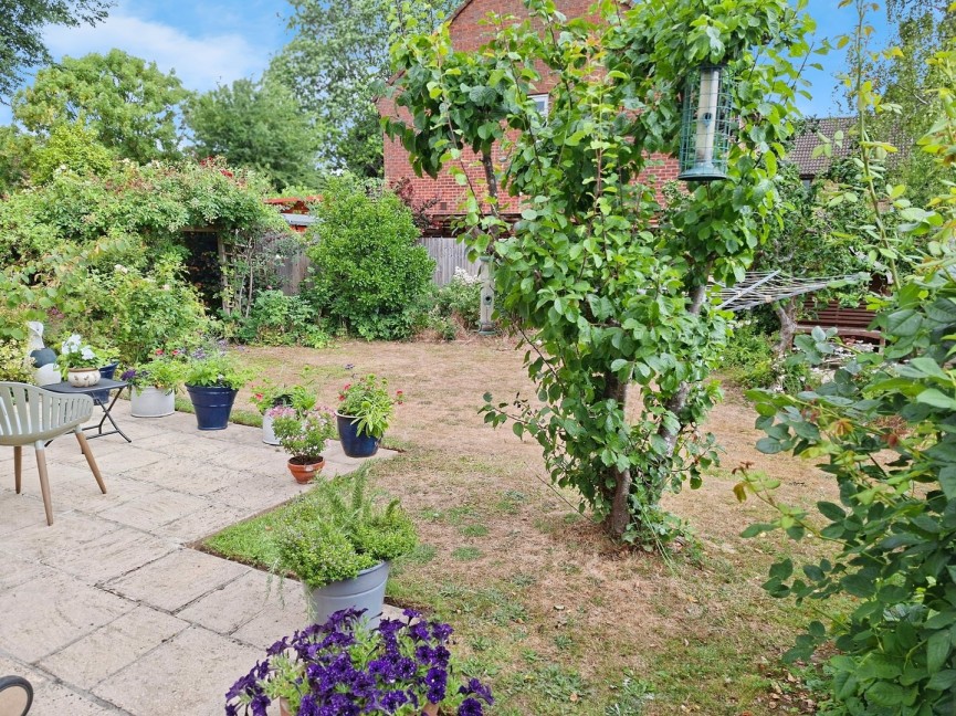 4 bedroom House for Sale The Paddock, Hatfield, Hertfordshire