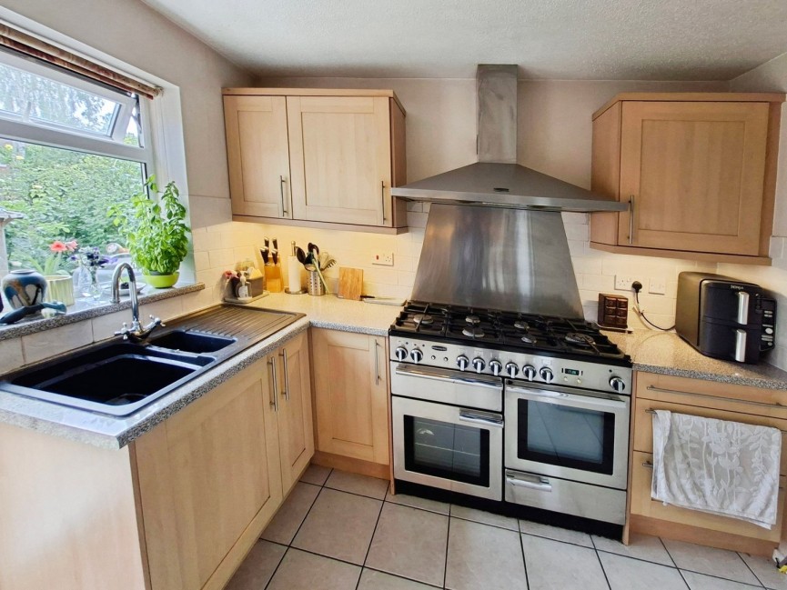 4 bedroom House for Sale The Paddock, Hatfield, Hertfordshire
