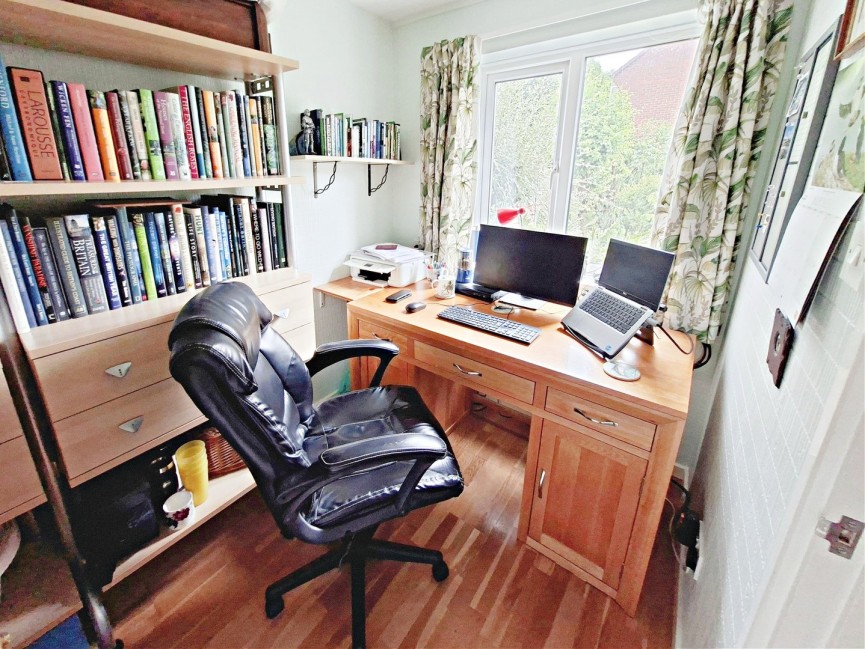 4 bedroom House for Sale The Paddock, Hatfield, Hertfordshire