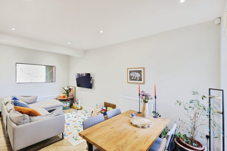 2 bedroom House for Sale Lancaster Road, Hitchin, Hertfordshire