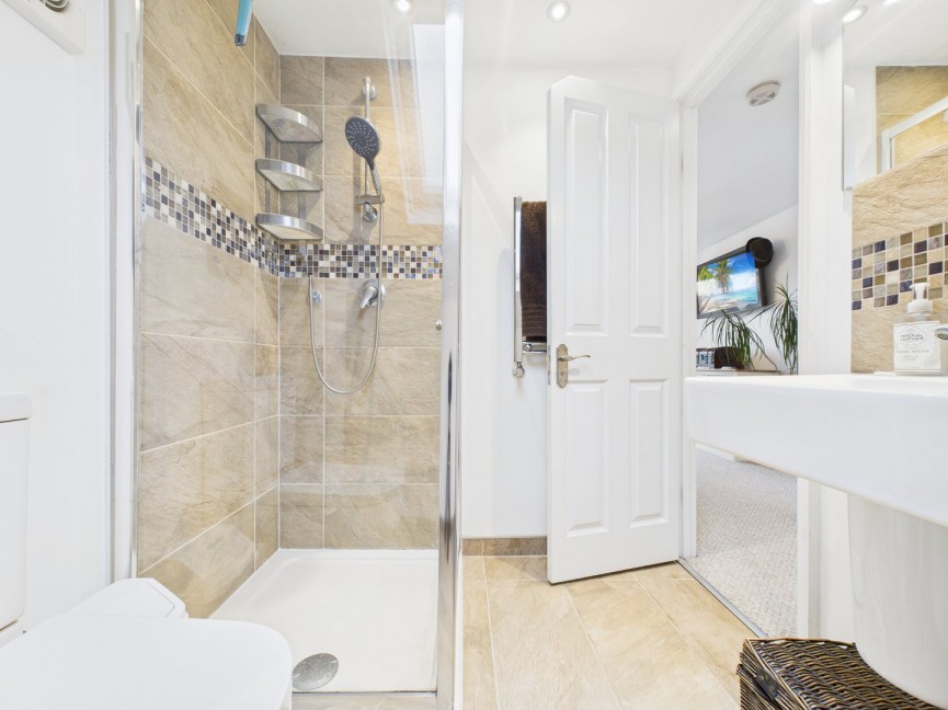 3 bedroom House for Sale Walnut Avenue, Baldock, Hertfordshire