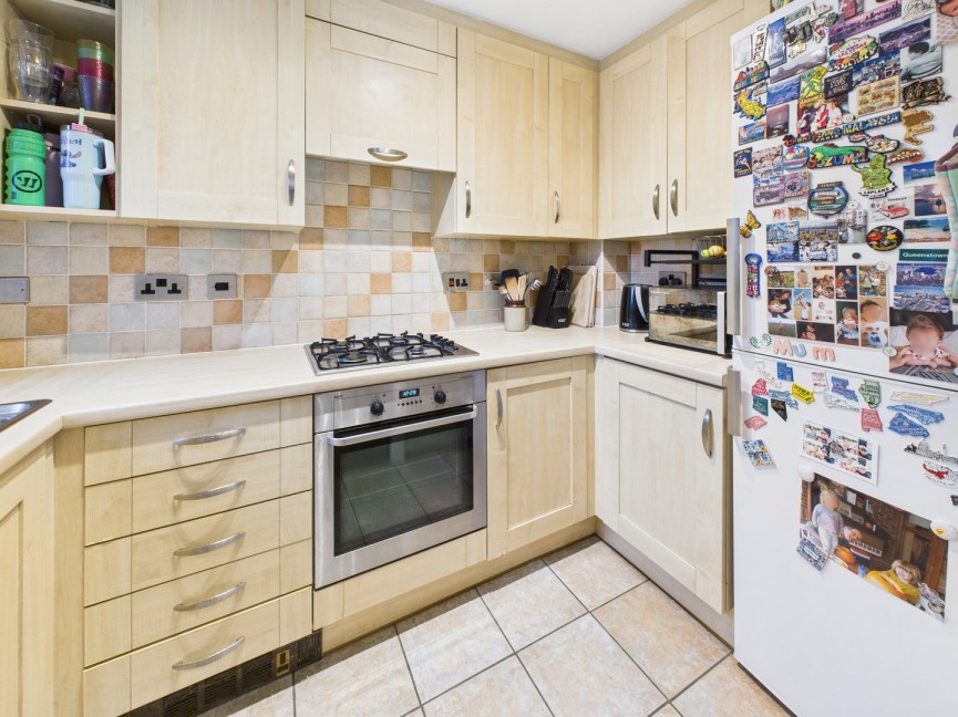 3 bedroom House for Sale Walnut Avenue, Baldock, Hertfordshire