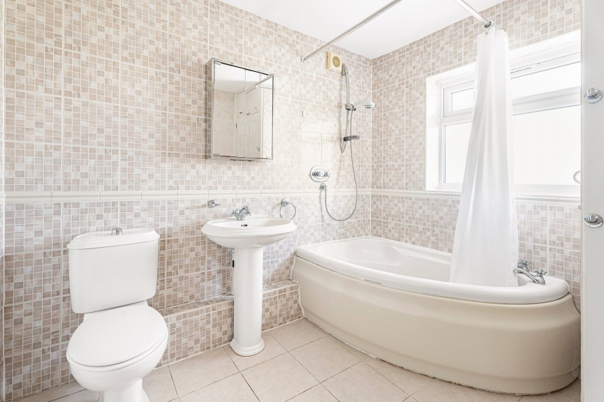 3 bedroom House for Sale Oakley, Bedford