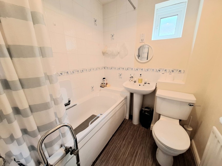 2 bedroom House for Sale Reynolds Close, Biggleswade, Bedfordshire