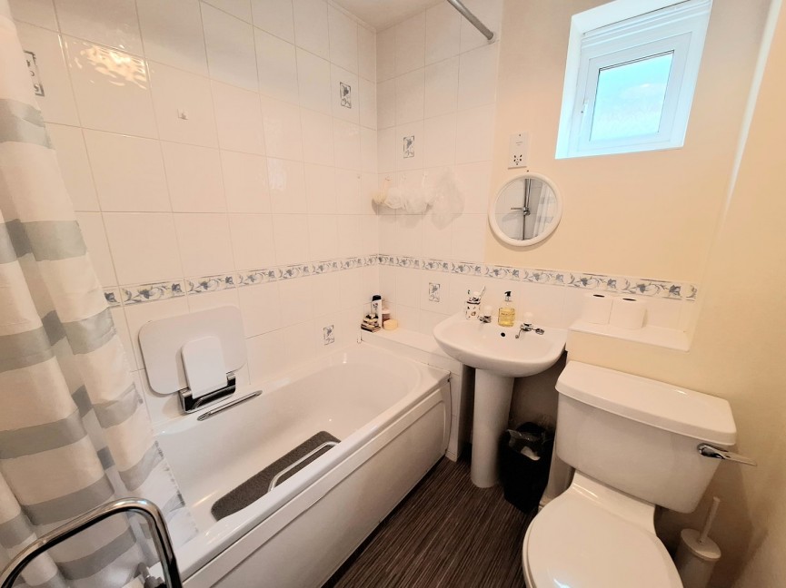 2 bedroom House for Sale Reynolds Close, Biggleswade, Bedfordshire