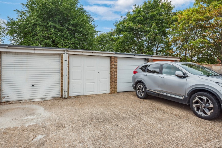 3 bedroom House for Sale Chase Hill Road, Arlesey, Bedfordshire