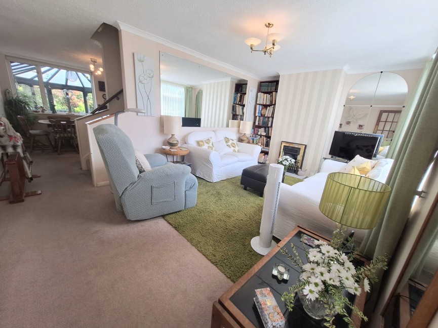 3 bedroom House for Sale Garden Walk, Royston, Hertfordshire