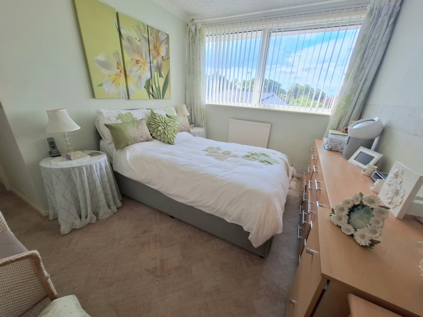 3 bedroom House for Sale Garden Walk, Royston, Hertfordshire