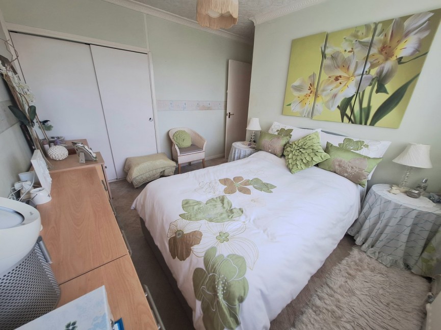 3 bedroom House for Sale Garden Walk, Royston, Hertfordshire