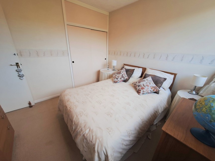 3 bedroom House for Sale Garden Walk, Royston, Hertfordshire