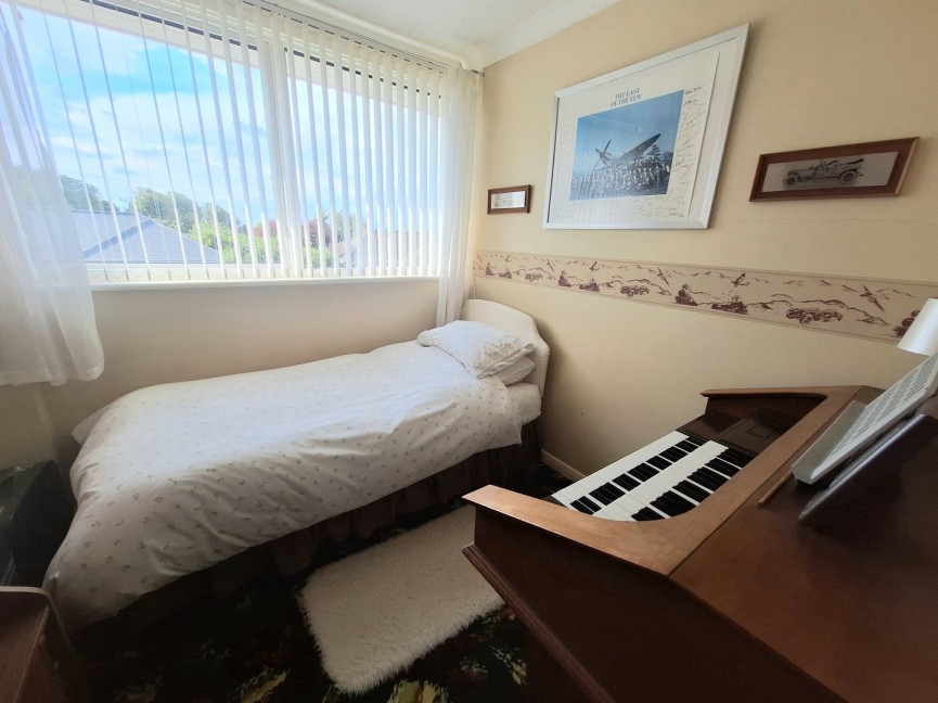 3 bedroom House for Sale Garden Walk, Royston, Hertfordshire