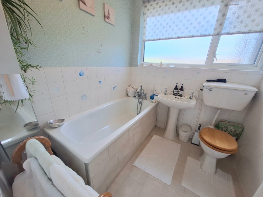 3 bedroom House for Sale Garden Walk, Royston, Hertfordshire