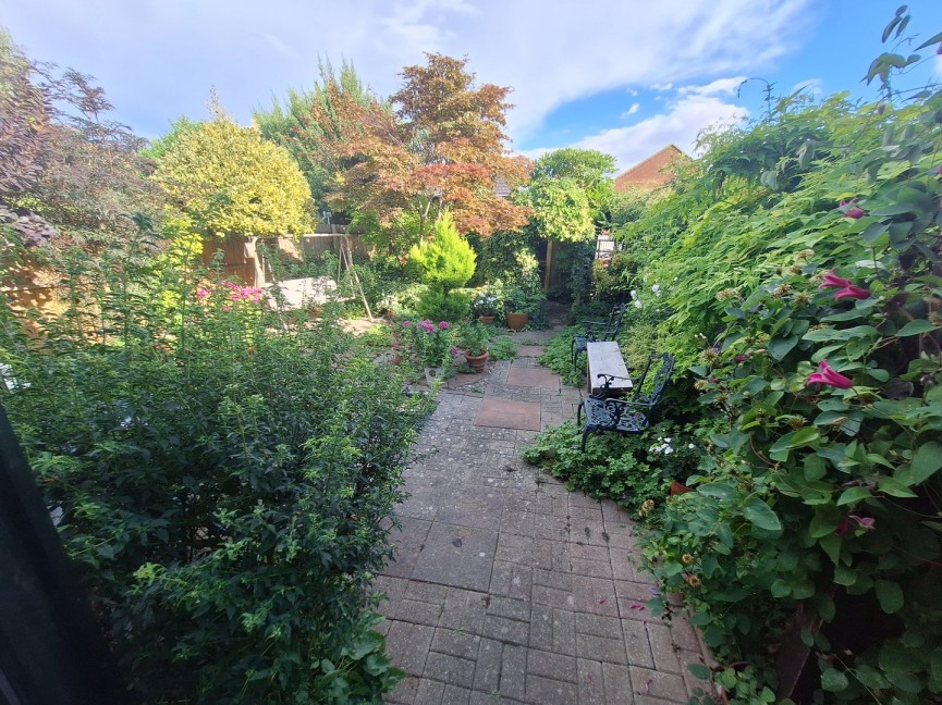 3 bedroom House for Sale Garden Walk, Royston, Hertfordshire