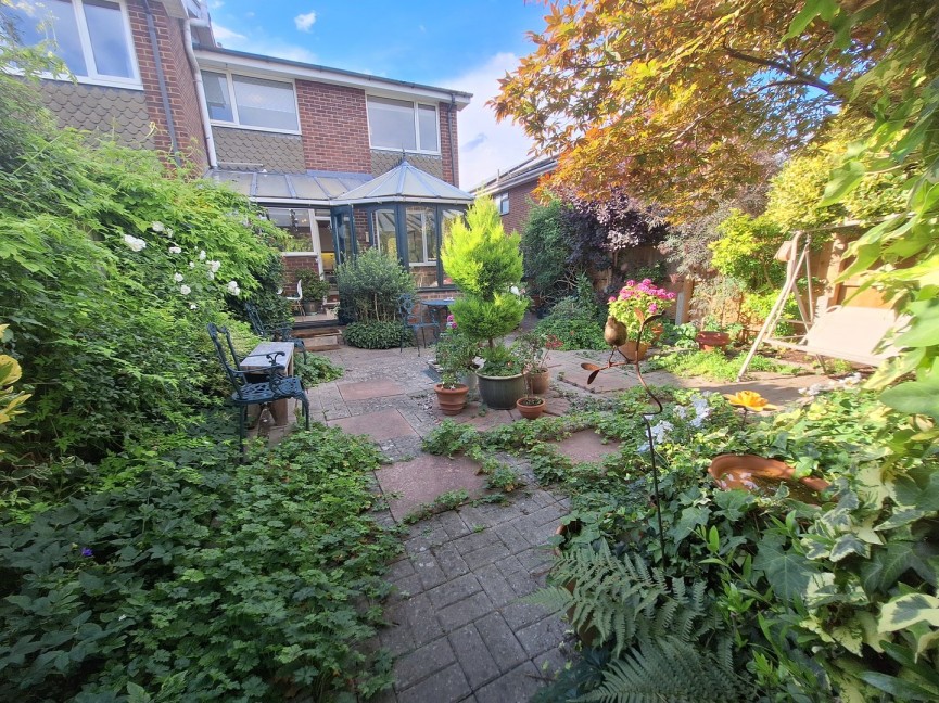 3 bedroom House for Sale Garden Walk, Royston, Hertfordshire