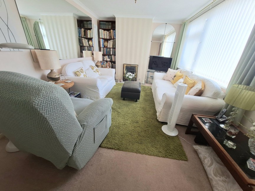 3 bedroom House for Sale Garden Walk, Royston, Hertfordshire