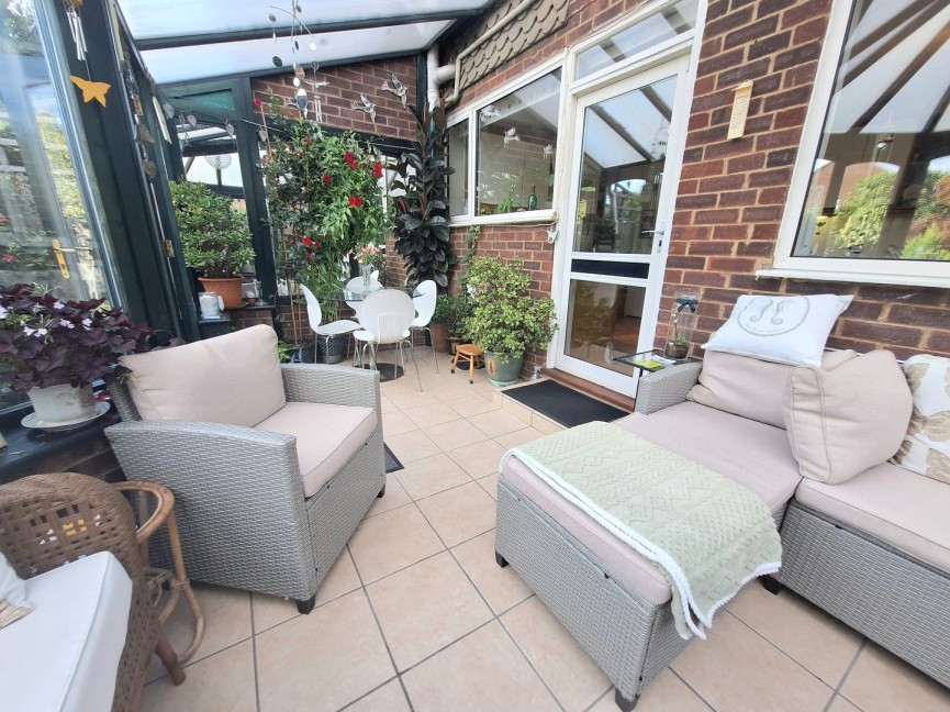 3 bedroom House for Sale Garden Walk, Royston, Hertfordshire