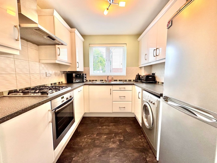 2 bedroom Flat for Sale Weston Way, BALDOCK, Hertfordshire
