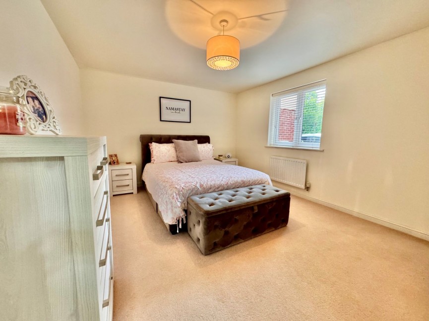 2 bedroom Flat for Sale Weston Way, BALDOCK, Hertfordshire