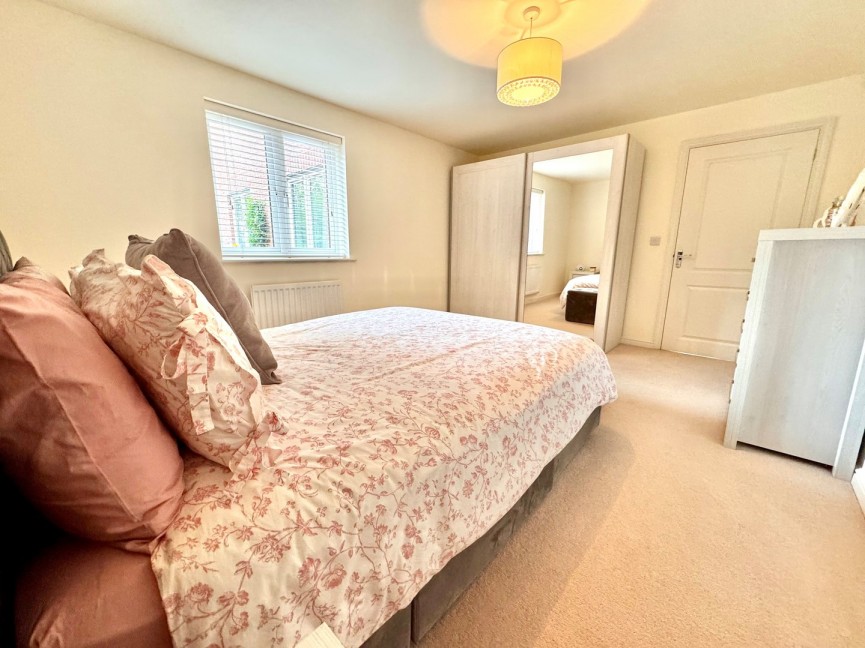 2 bedroom Flat for Sale Weston Way, BALDOCK, Hertfordshire