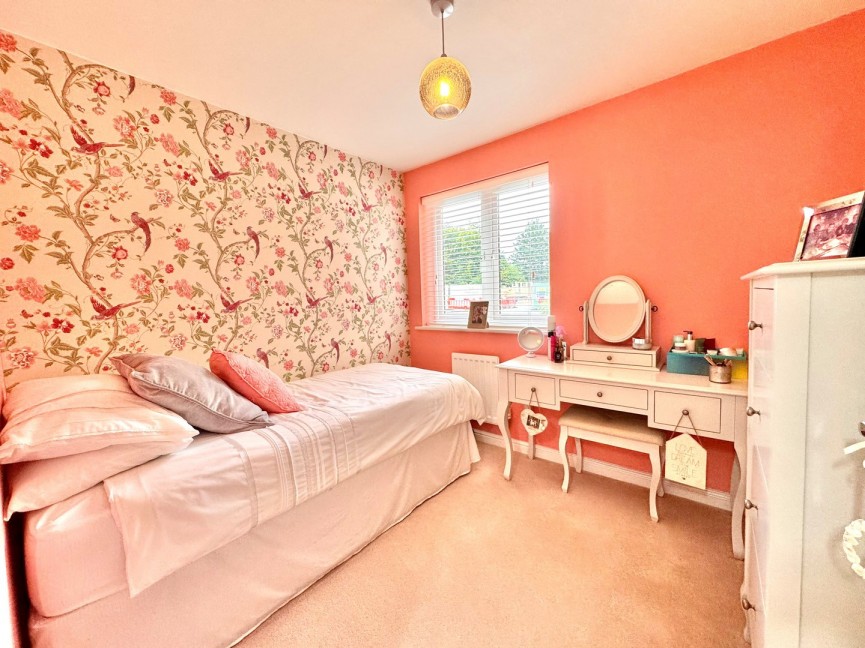 2 bedroom Flat for Sale Weston Way, BALDOCK, Hertfordshire