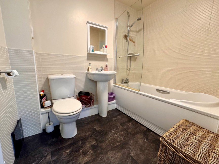 2 bedroom Flat for Sale Weston Way, BALDOCK, Hertfordshire