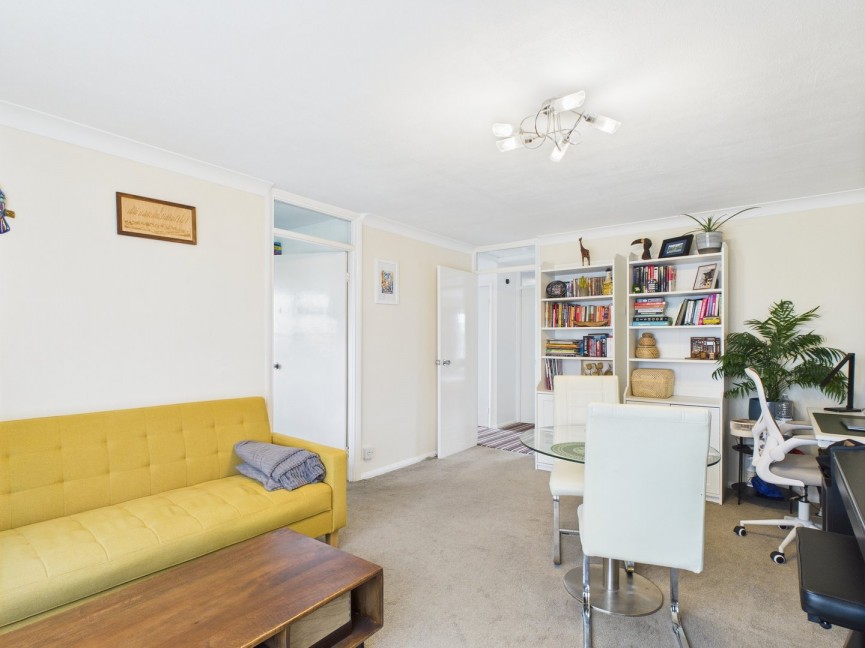 2 bedroom Flat for Sale King Georges Close, Hitchin, Hertfordshire