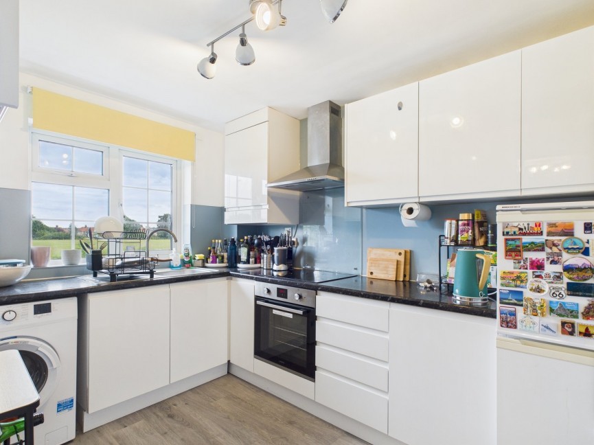 2 bedroom Flat for Sale King Georges Close, Hitchin, Hertfordshire