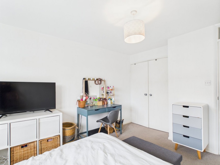 2 bedroom Flat for Sale King Georges Close, Hitchin, Hertfordshire