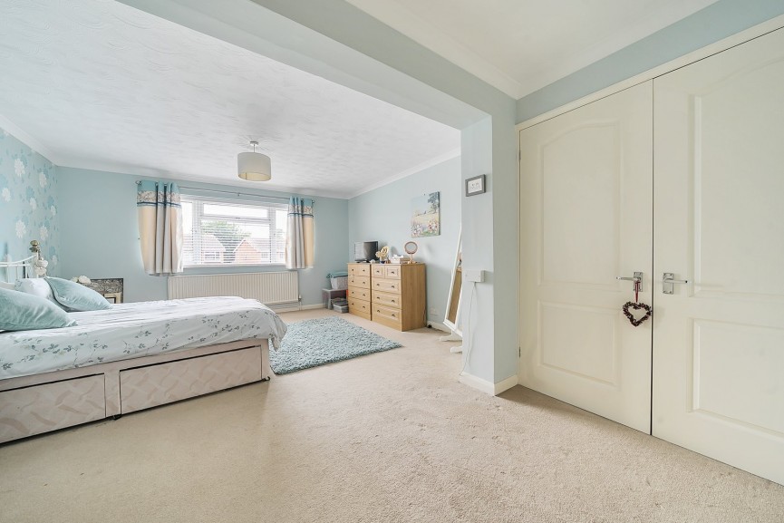 4 bedroom House for Sale Coppice Mead, Stotfold, Bedfordshire