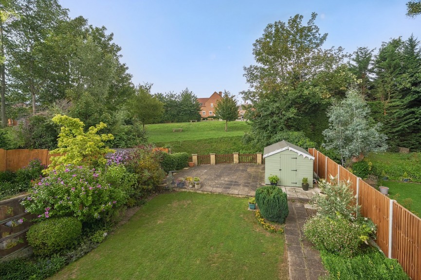 4 bedroom House for Sale Coppice Mead, Stotfold, Bedfordshire