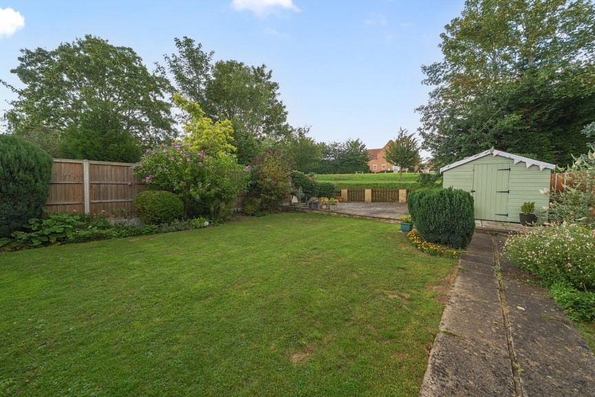4 bedroom House for Sale Coppice Mead, Stotfold, Bedfordshire