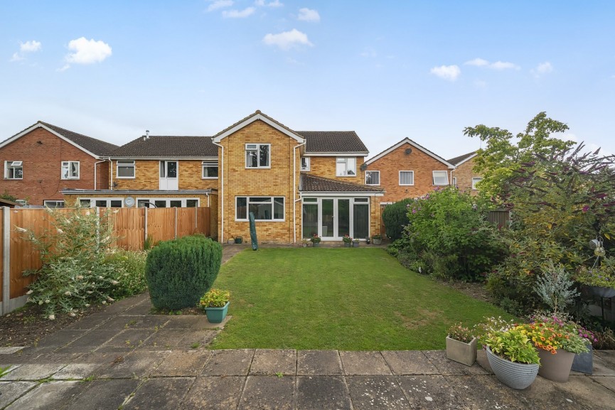 4 bedroom House for Sale Coppice Mead, Stotfold, Bedfordshire