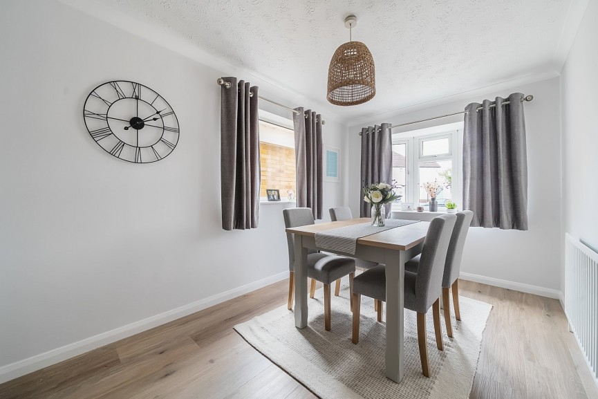 4 bedroom House for Sale Coppice Mead, Stotfold, Bedfordshire