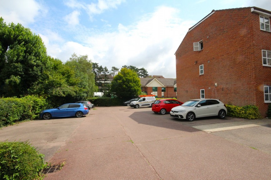0 bedroom Flat for Letting Marmet Avenue, Letchworth Garden City, Hertfordshire