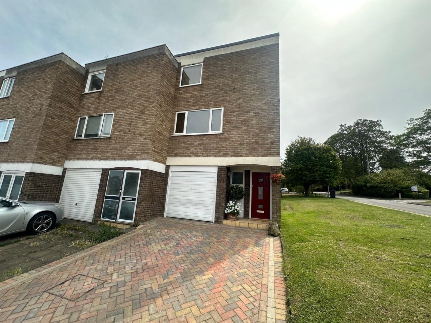 3 bedroom House for Sale Garden Lane, Royston, Hertfordshire